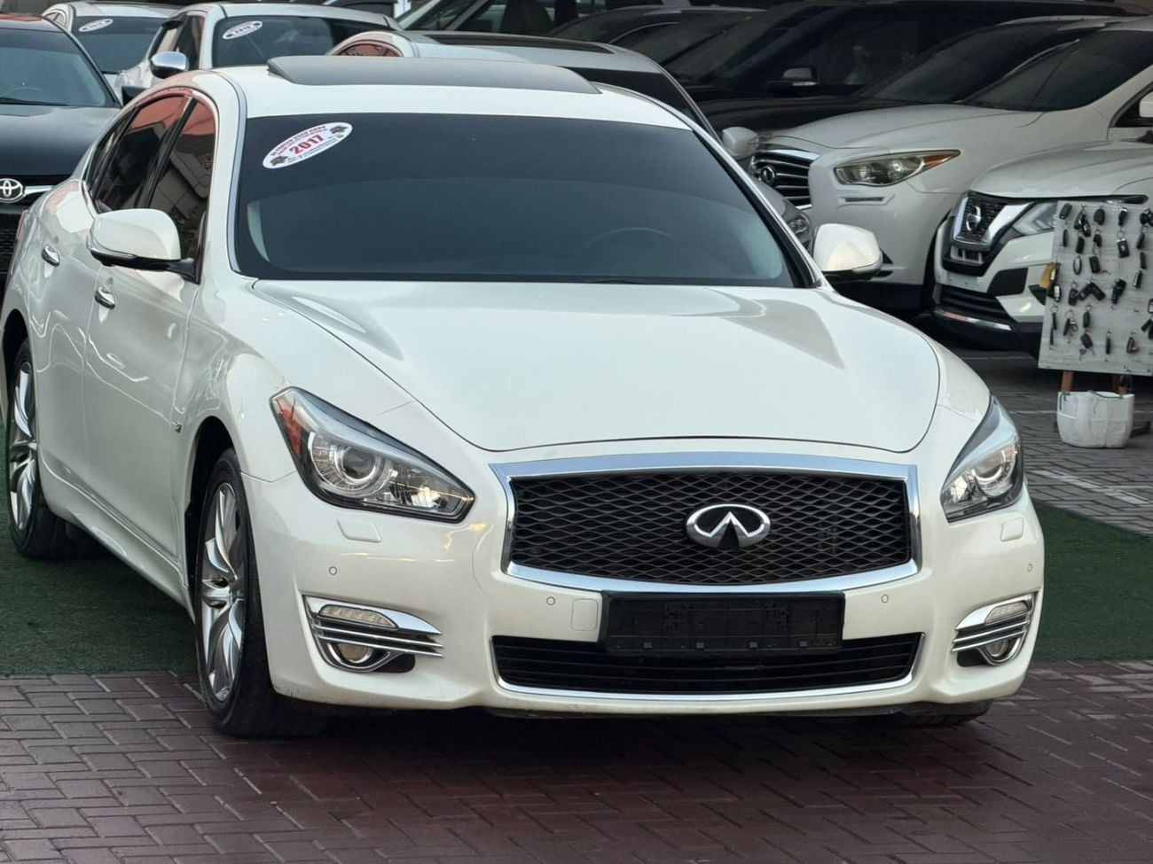 Infiniti Q70 EXCELLENCE First owner from the dealership, full option, sunroof, two keys