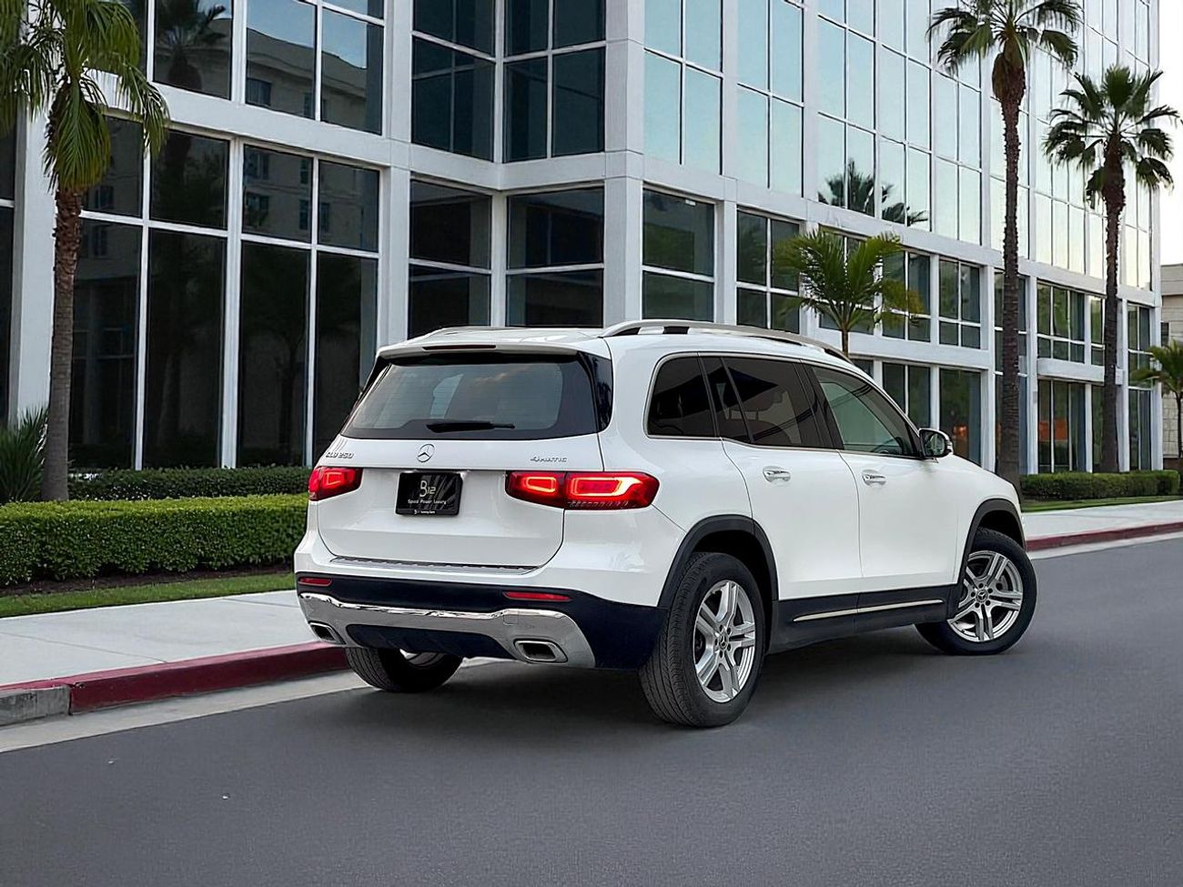 Mercedes-Benz GLB 250 4MATIC 2.0L (221 HP) AED 1,560 PM | MERCEDES GLB250 4MATICI 2023 | ORIGINAL PAINT | LOW MILEAGE| 0%