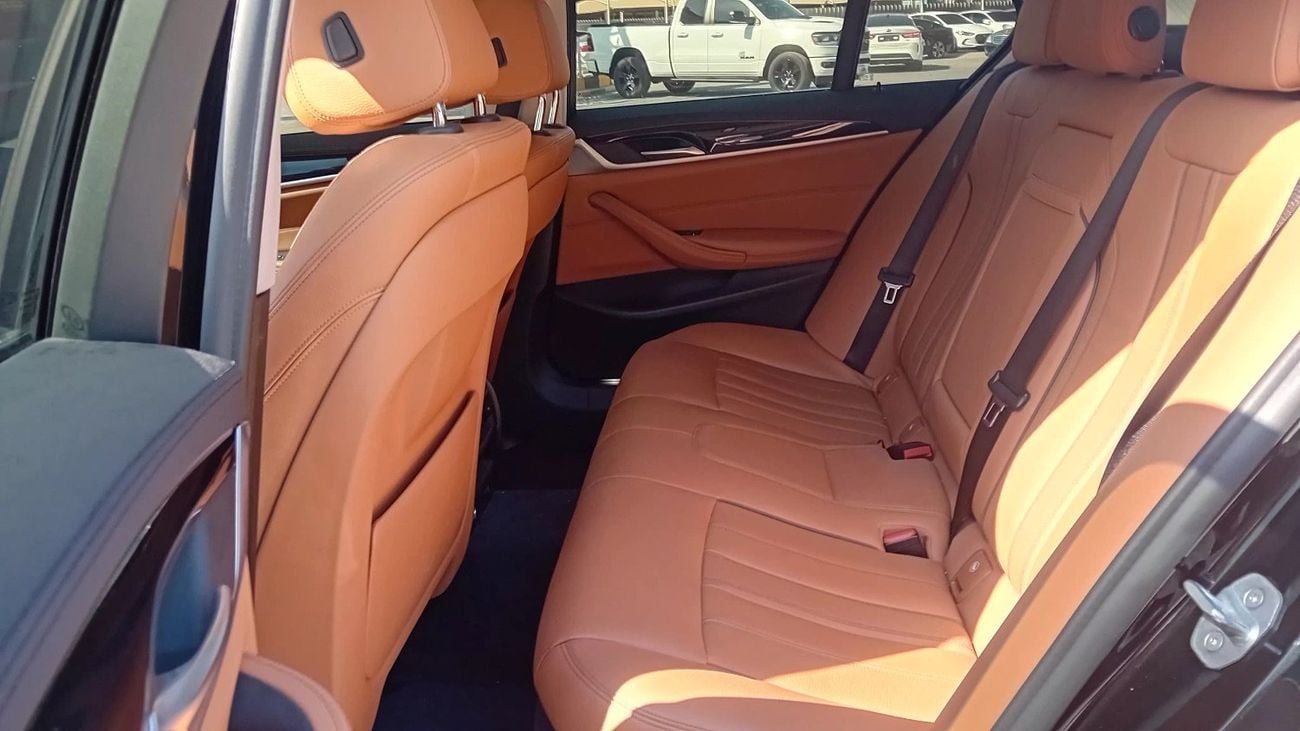 بي أم دبليو 520i Std 2.0L