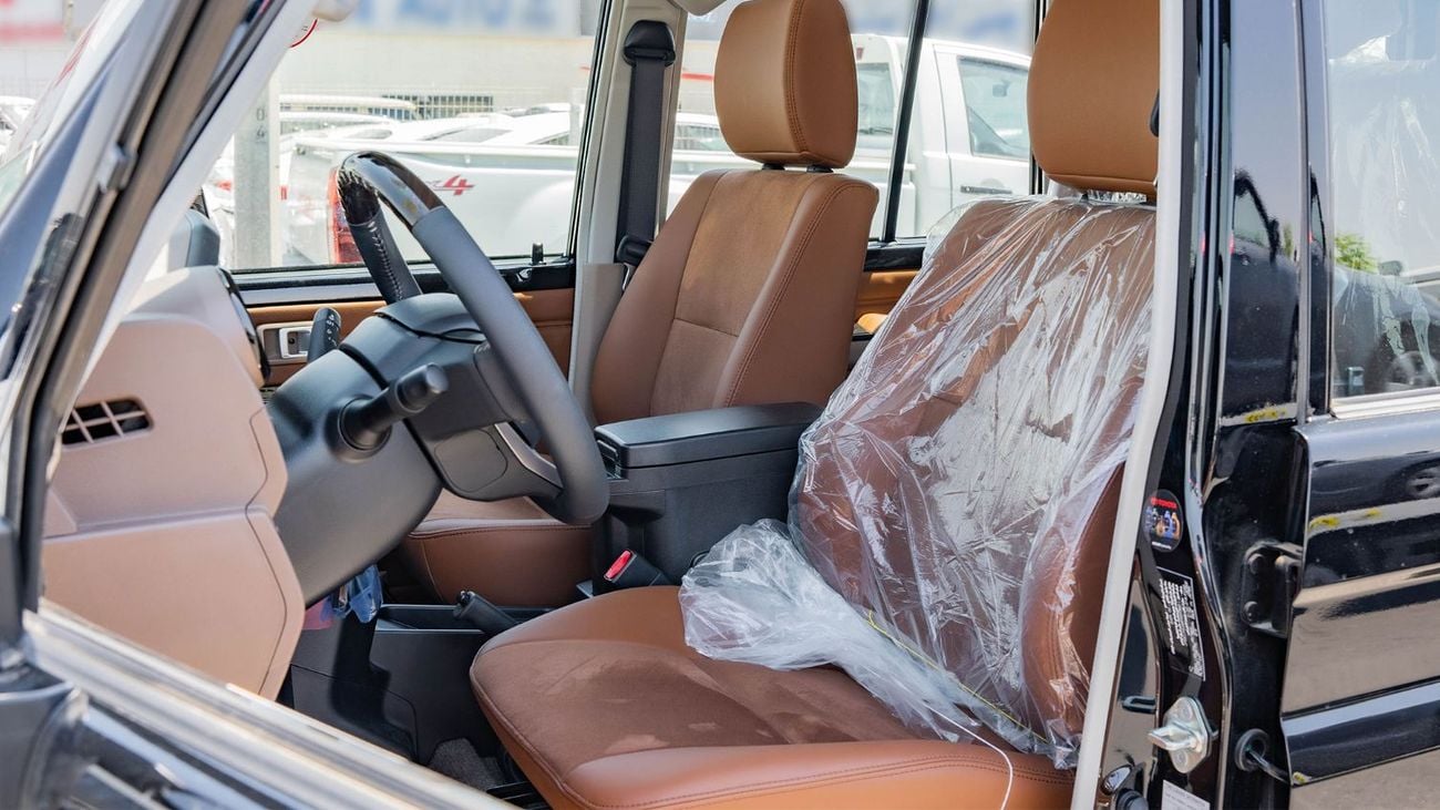 تويوتا لاند كروزر 70 2026 Toyota Land Cruiser LC76 4.0L AT Petrol Full Option (Black)