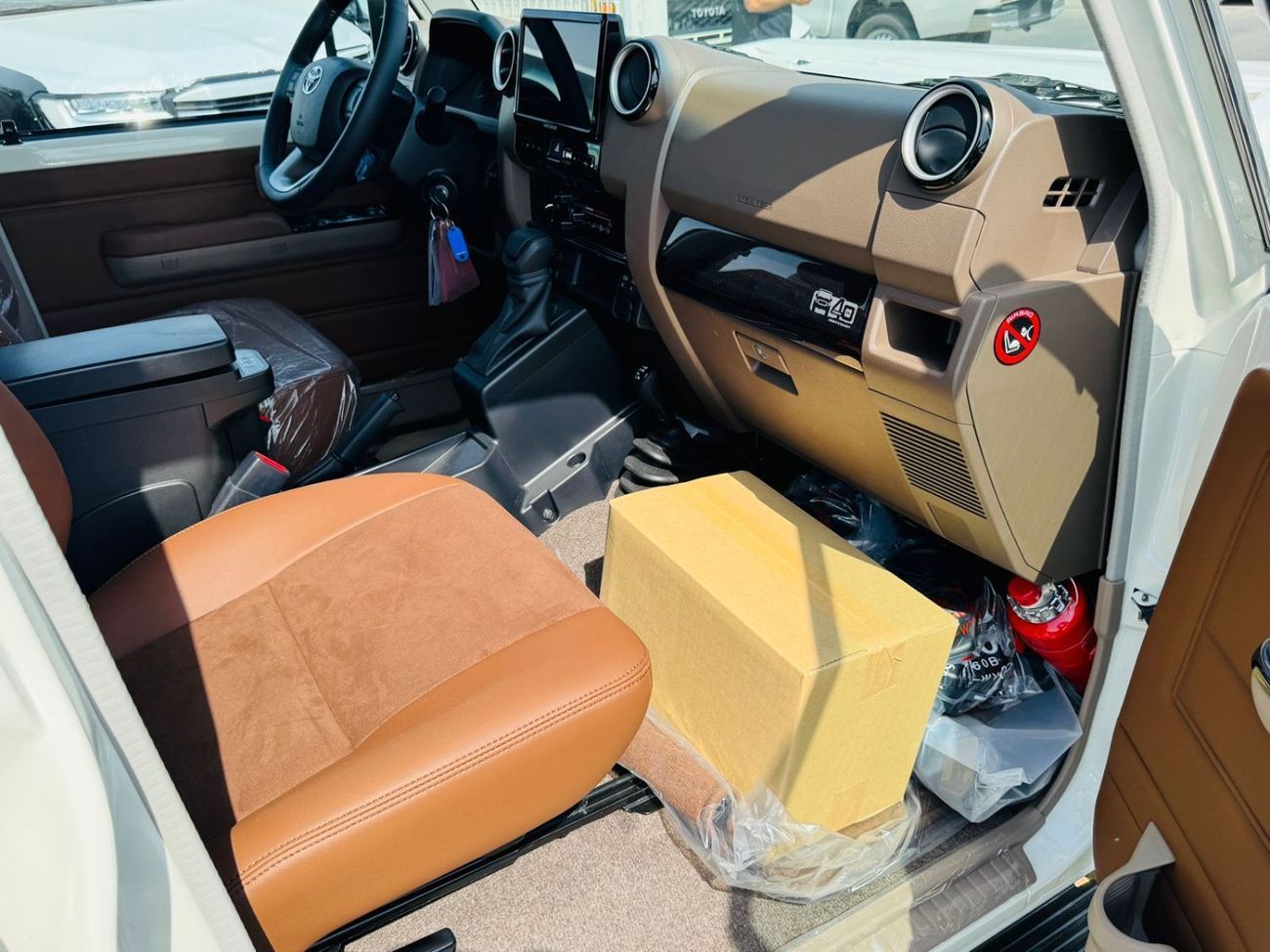 Toyota Land Cruiser TOYOTA LC76 5DOOR 4.0L PTR GCC A/T F/O WHITE 2025