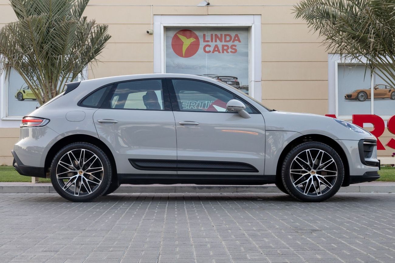 Porsche Macan Std 2.0L (252 HP) Porsche Macan 2024 GCC under Agency Warranty with Flexible Down-Payment.