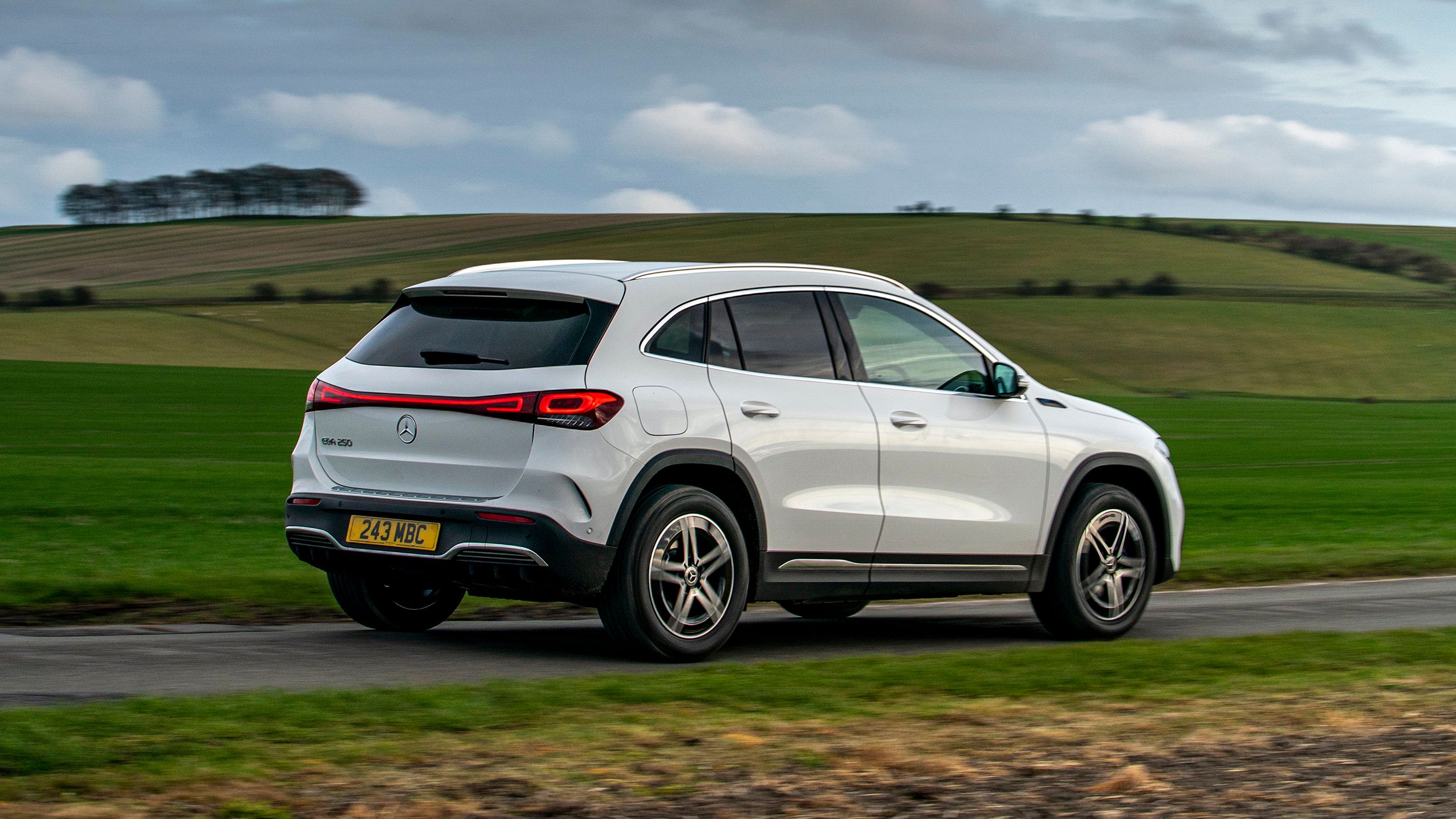 Mercedes-Benz EQA 250 exterior - Side Profile