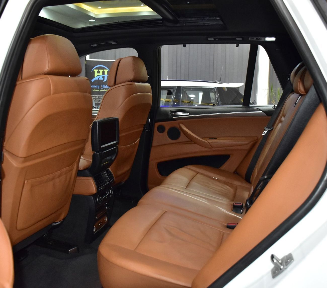 BMW X5M EXCELLENT DEAL for our BMW X5 M ( 2010 Model ) in White Color GCC Specs