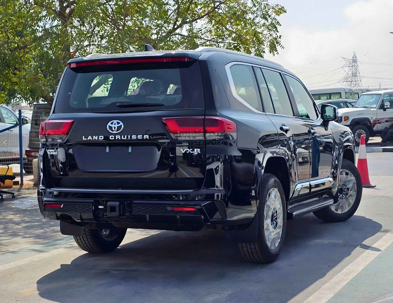 تويوتا لاند كروزر VXR-Z TWIN TURBO / 3.5L PETROL V6 4WD / RADAR / 12.3" DVD+JBL / HEADUP DISPLAY (CODE#LCVXRZOM)