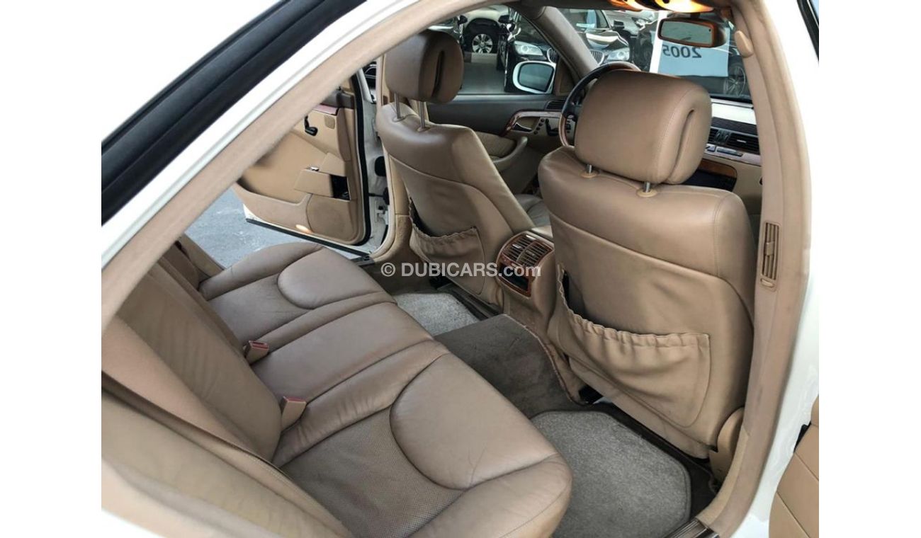 Mercedes-Benz S 350 Mercedes benz S350 model 2005 GCC car prefect condition large full option sun roof leather seats bac