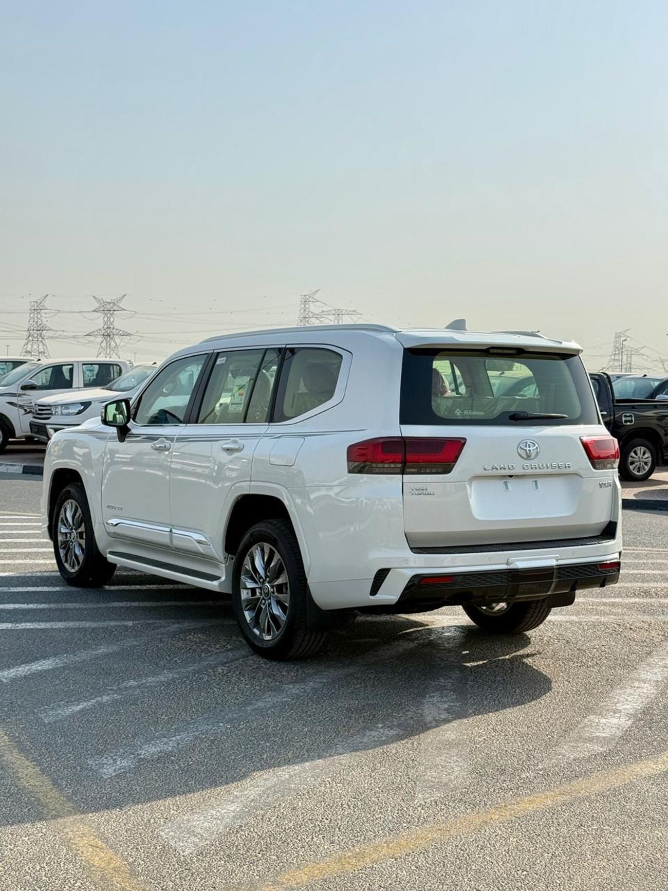 تويوتا لاند كروزر Toyota Land Cruiser VXR 3.5L 2026 White