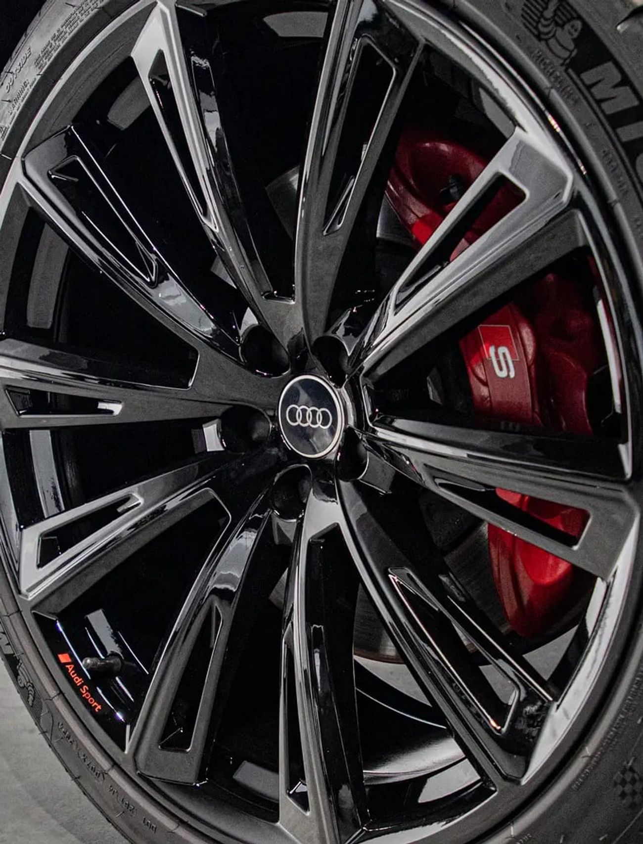 أودي SQ8 4.0 TFSI quattro (507 HP)