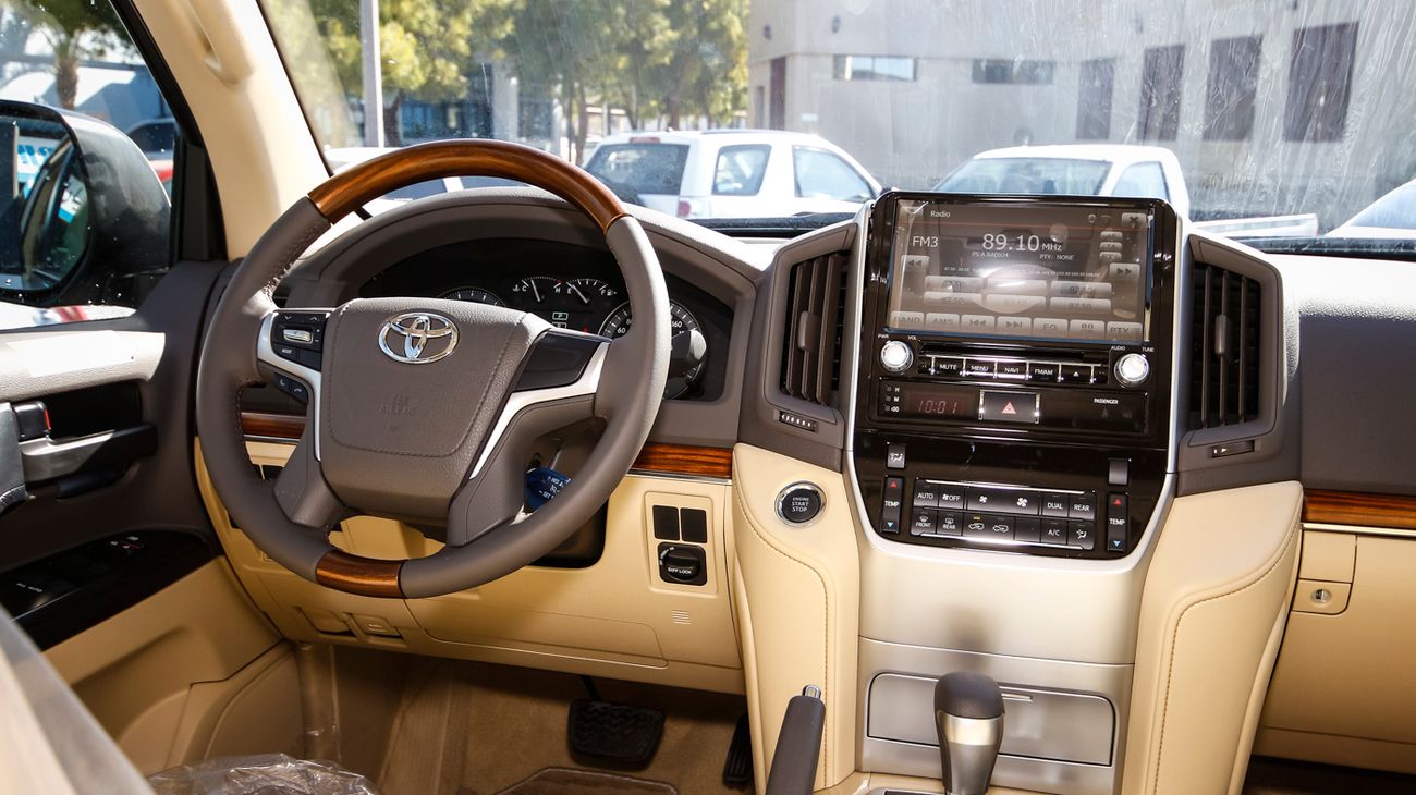 Toyota Land Cruiser GXR V8