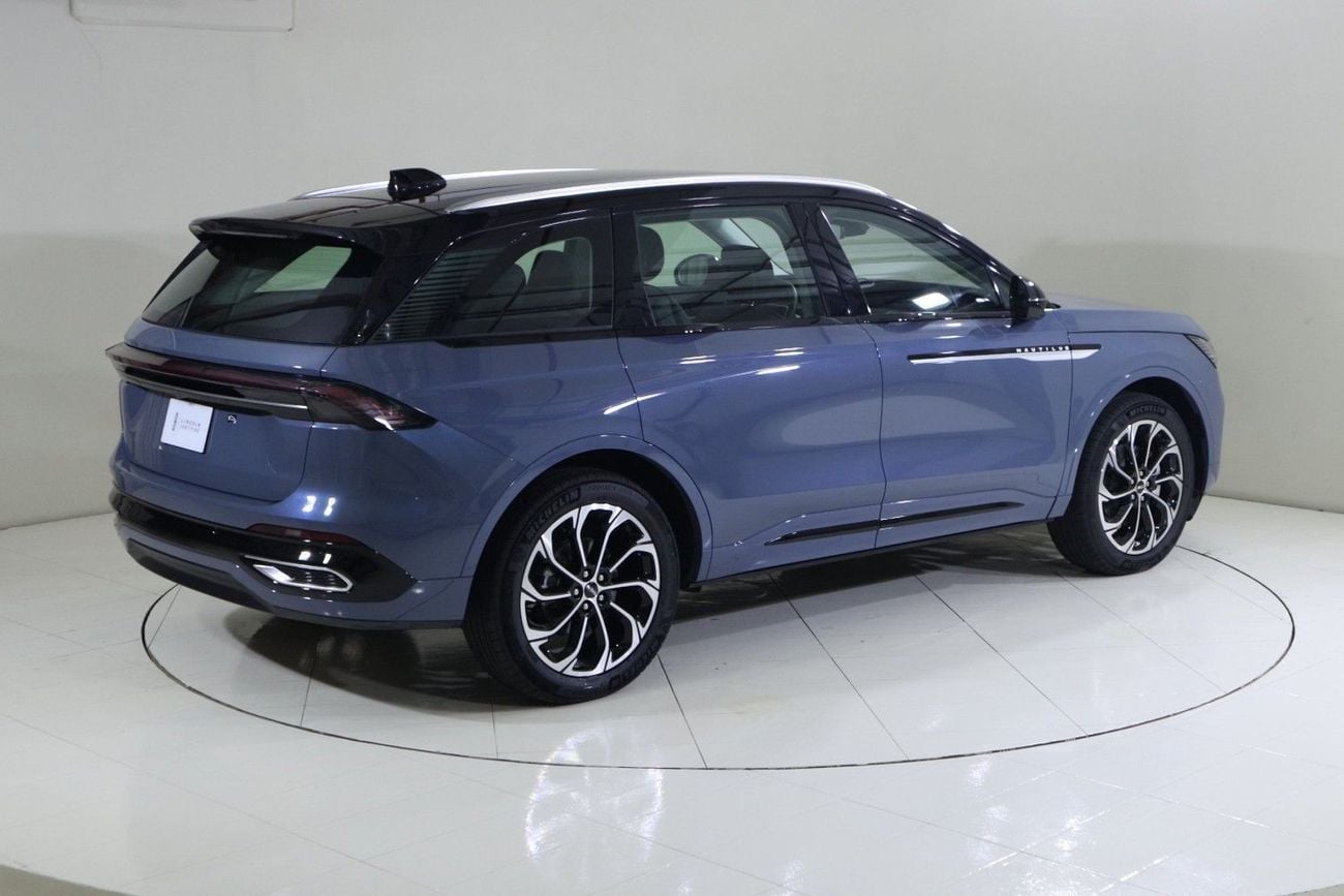 Lincoln Nautilus RESERVE I NAU325 / AL TAYER MOTORS AL QOUZ SHOWROOM