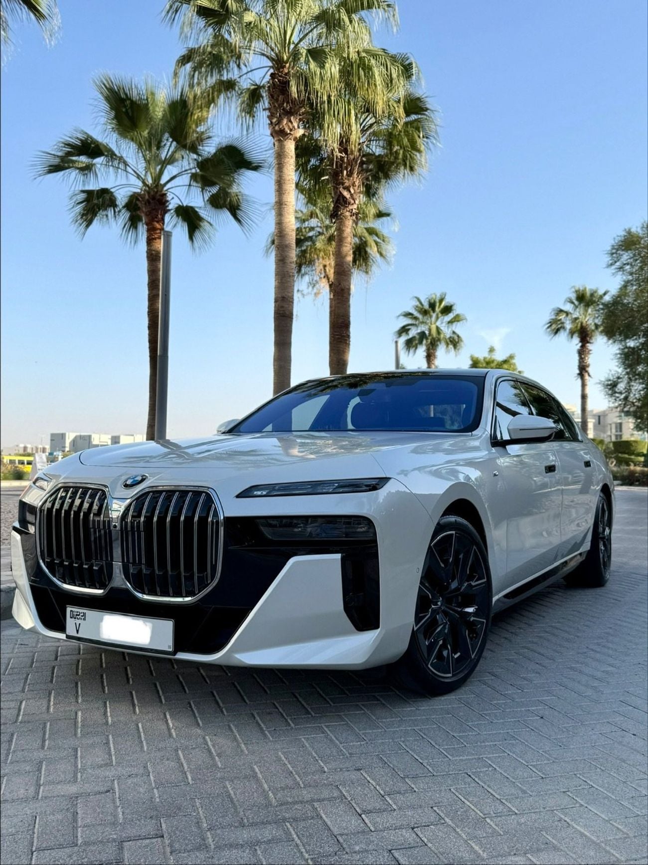 بي أم دبليو M760Li