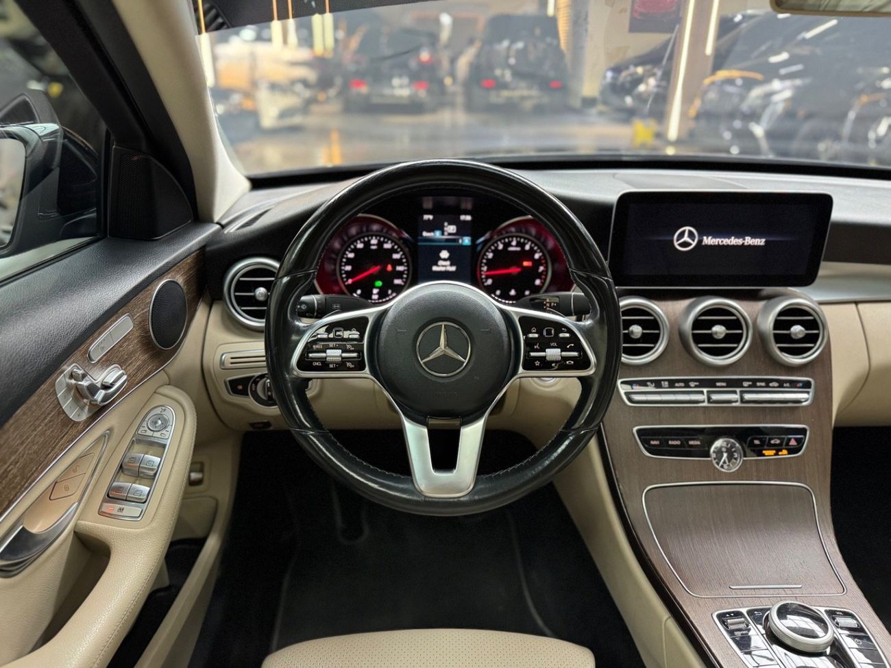 مرسيدس بنز C 300 Std 2.0L (241 HP)