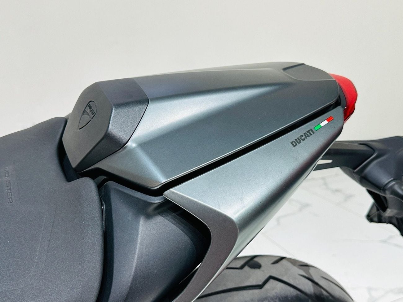 دوكاتي مونستر بلس