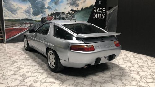 Porsche 928