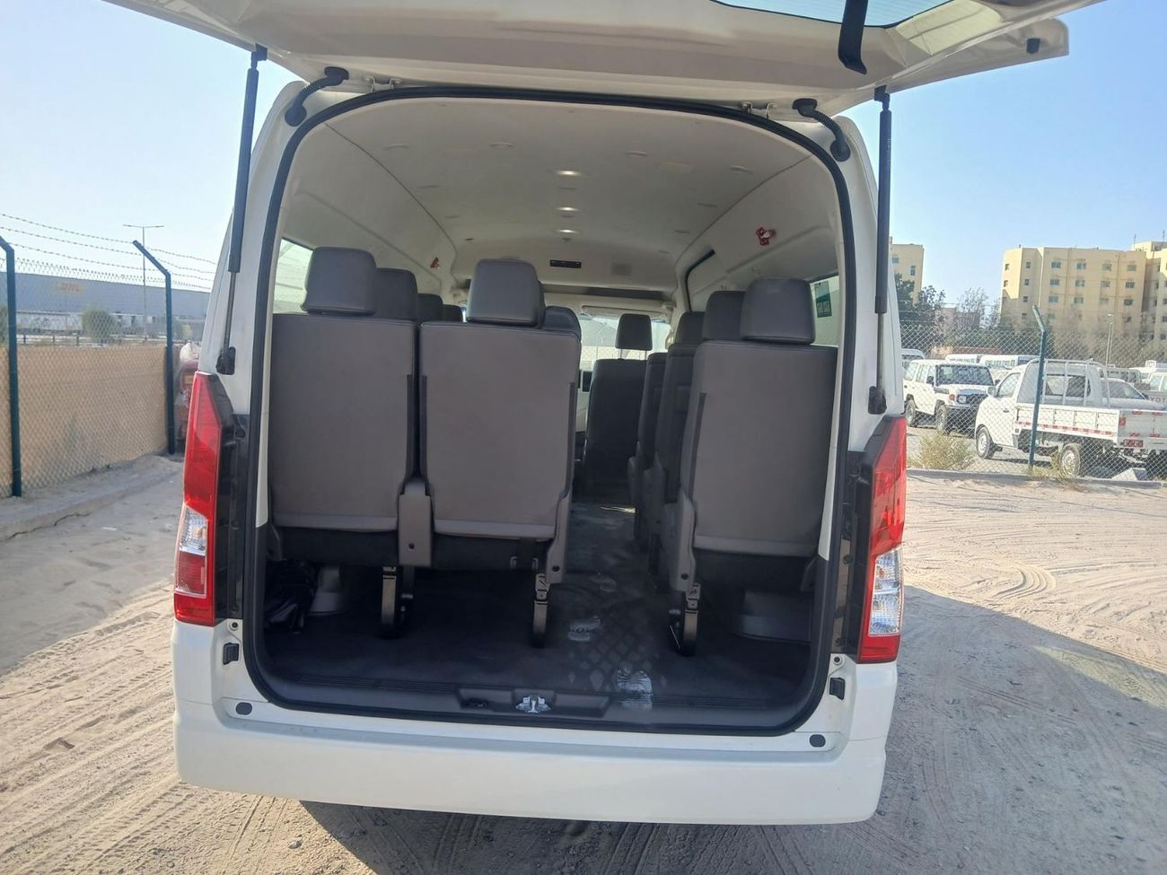 تويوتا هاياس ECTQAT001 - 2026 Toyota Hiace High Roof Passenger Van Full Options GL - 2.8L Diesel Manual