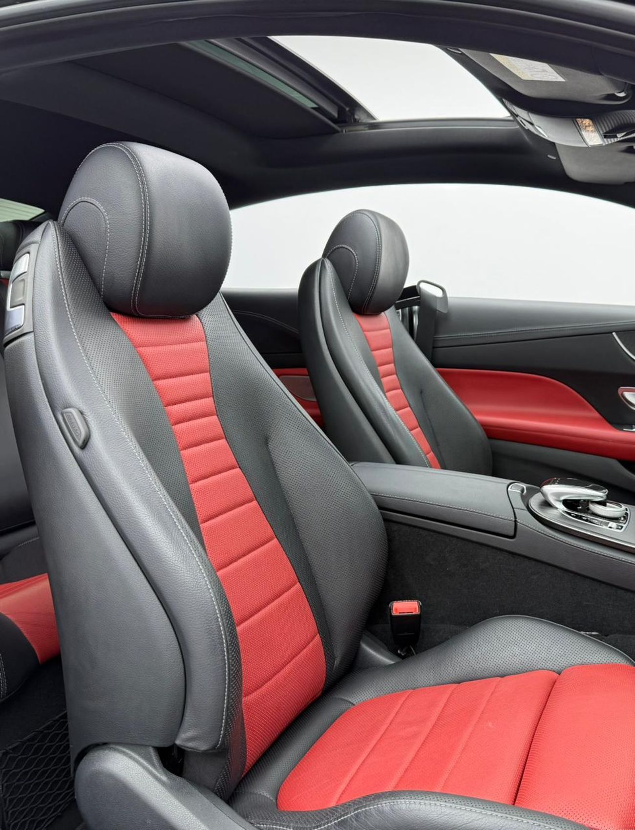 Mercedes-Benz E300 Coupe 2017 Mercedes-Benz E300 Coupe, Full Service History, Fully Loaded, Excellent Condition, GCC