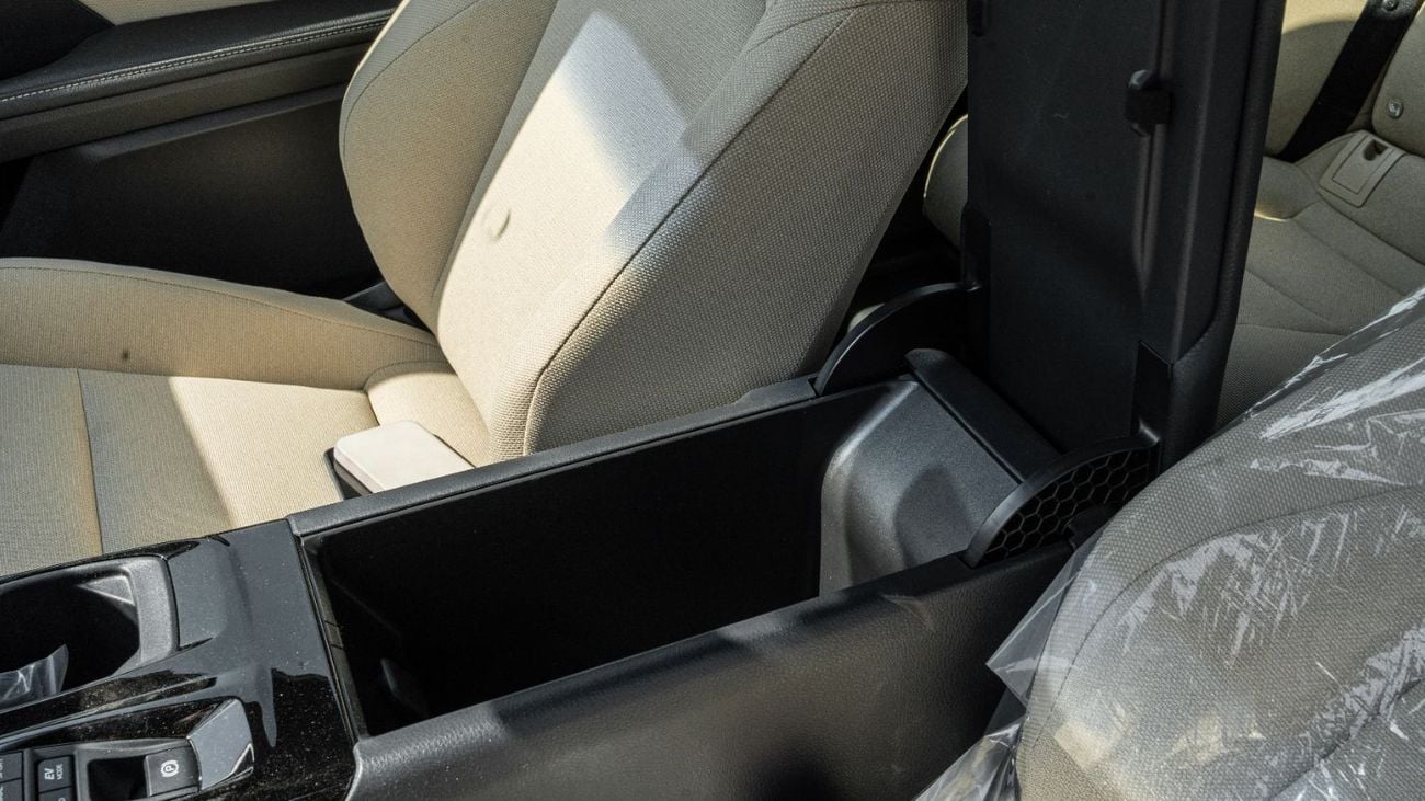 تويوتا كامري LE HEV 2026 Toyota Camry E-plus 2.5L AT Hybrid (Black-Beige)