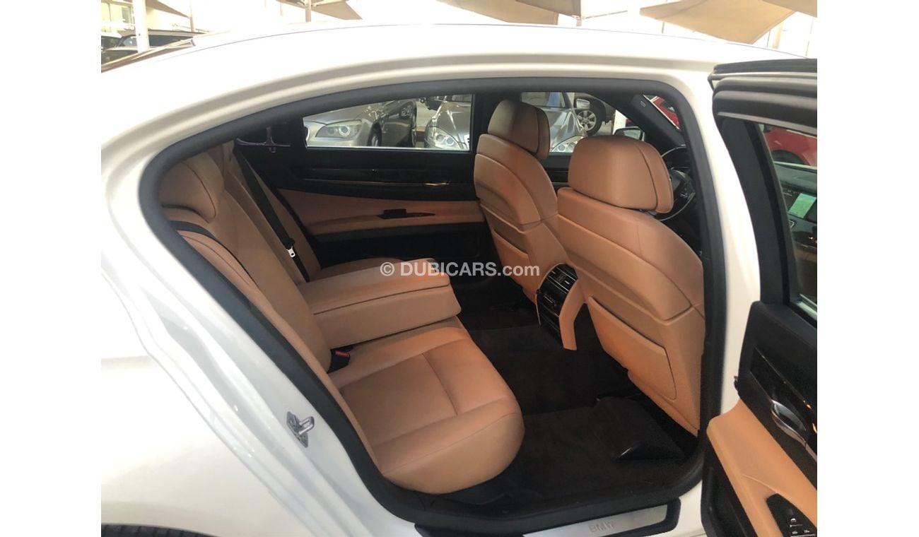 BMW 750Li BMW 750 model 2012 GCC car prefect condition full option sun roof leather seats back camera back air