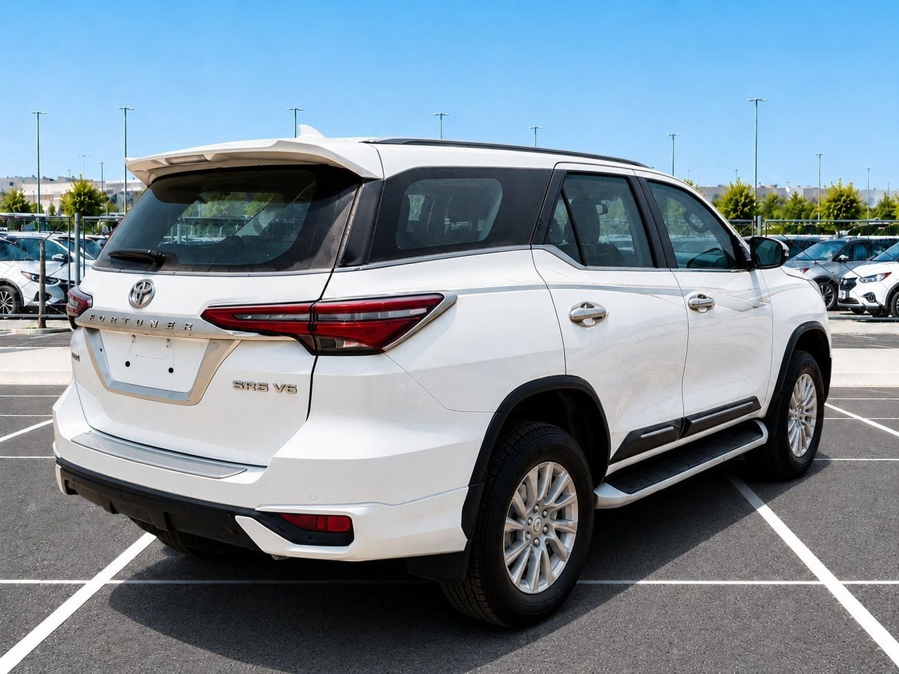 Toyota Fortuner GXR ECTAI0006 - Toyota Fortuner - 4.0L Petrol Auto - 4wd V6 - White