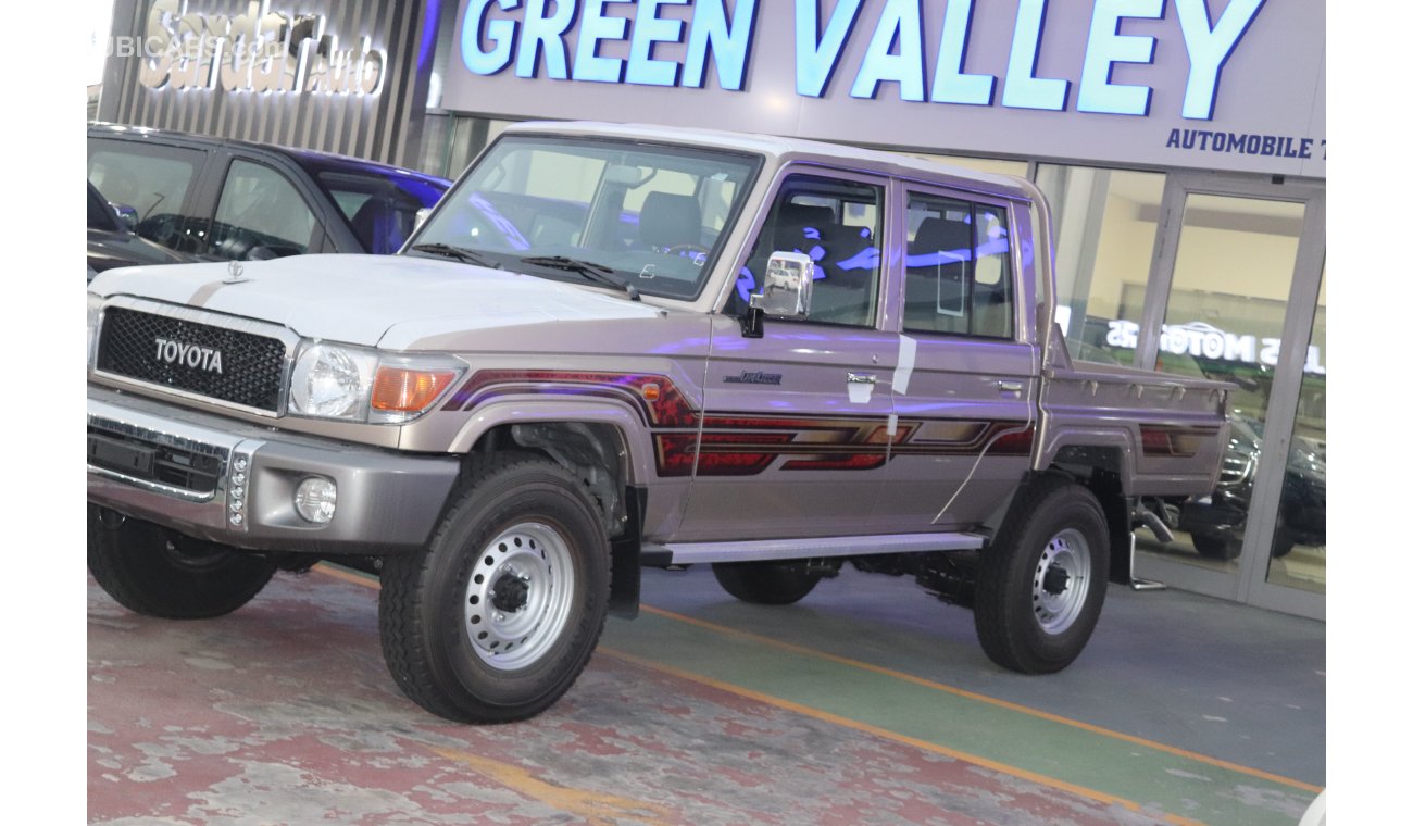 Toyota Land Cruiser Pick Up Double Cabin Std Petrol V6 MT For Export only (GVT.LCPMT.201)