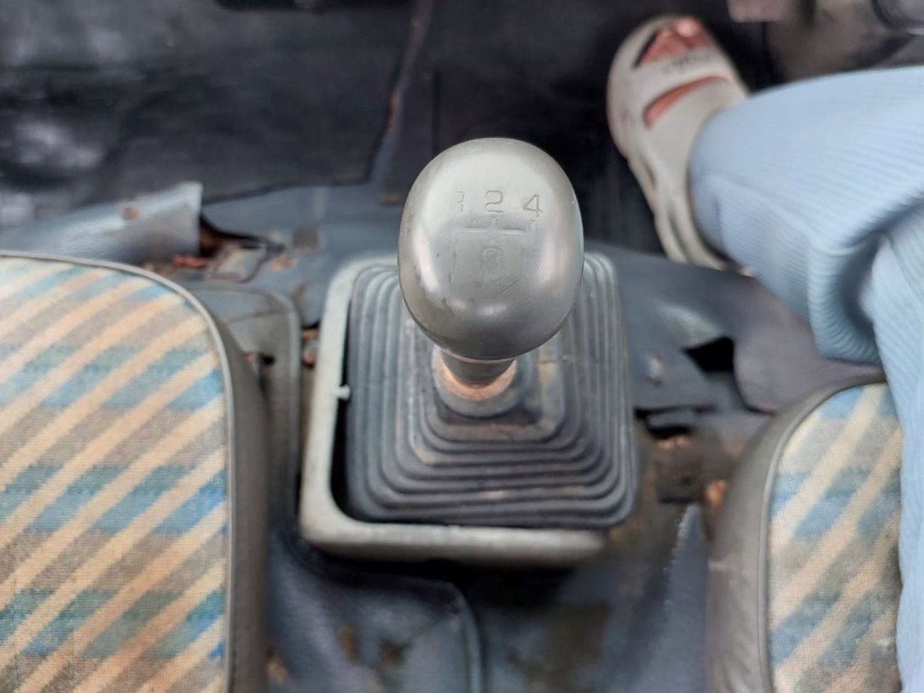 ميتسوبيشي فوسو كانتير MITSUBISHI CANTER TRUCK RHD 1990 MODEL 4.2 L DIESEL MANUAL(PM44620)