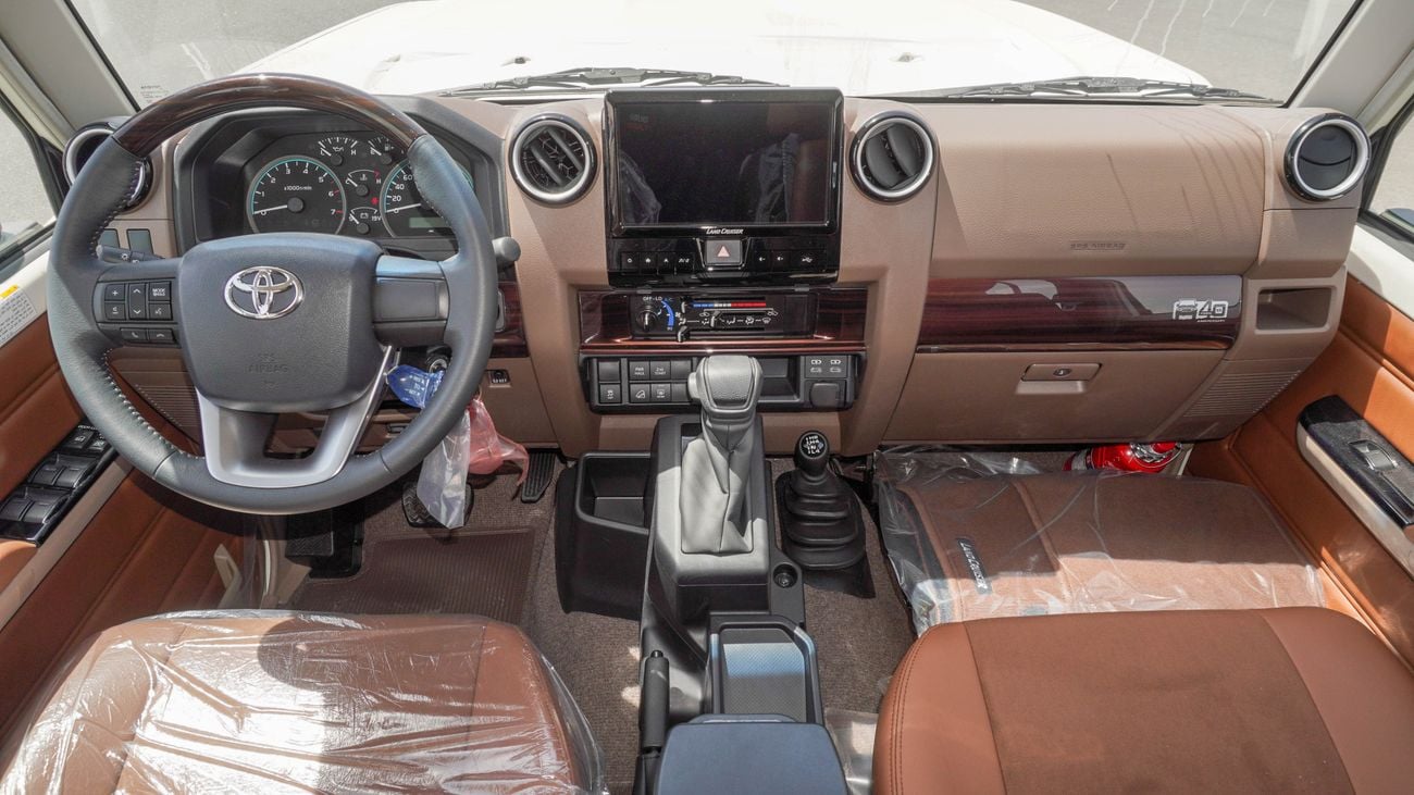 تويوتا لاند كروزر 70 LX 4.0 L V6