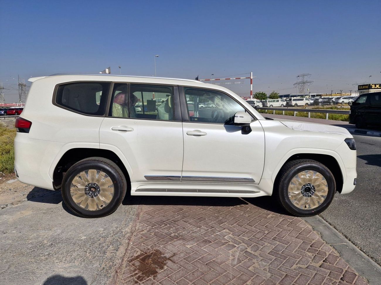 Toyota Land Cruiser GXR  2026 TOYOTA LC 300 GXR-L4 3.5L FULL GCC BRAND NEW 0KM