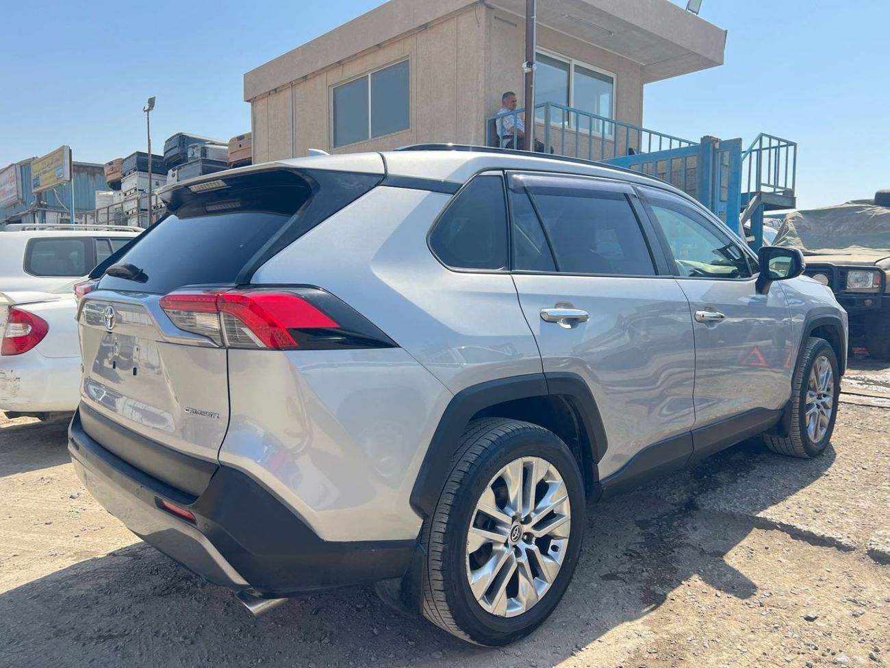 تويوتا راف ٤ EXPORT ONLY 2.0 ENGINE PETROL ENGINE 2WD FULL OPTION RAV4 CRUISER