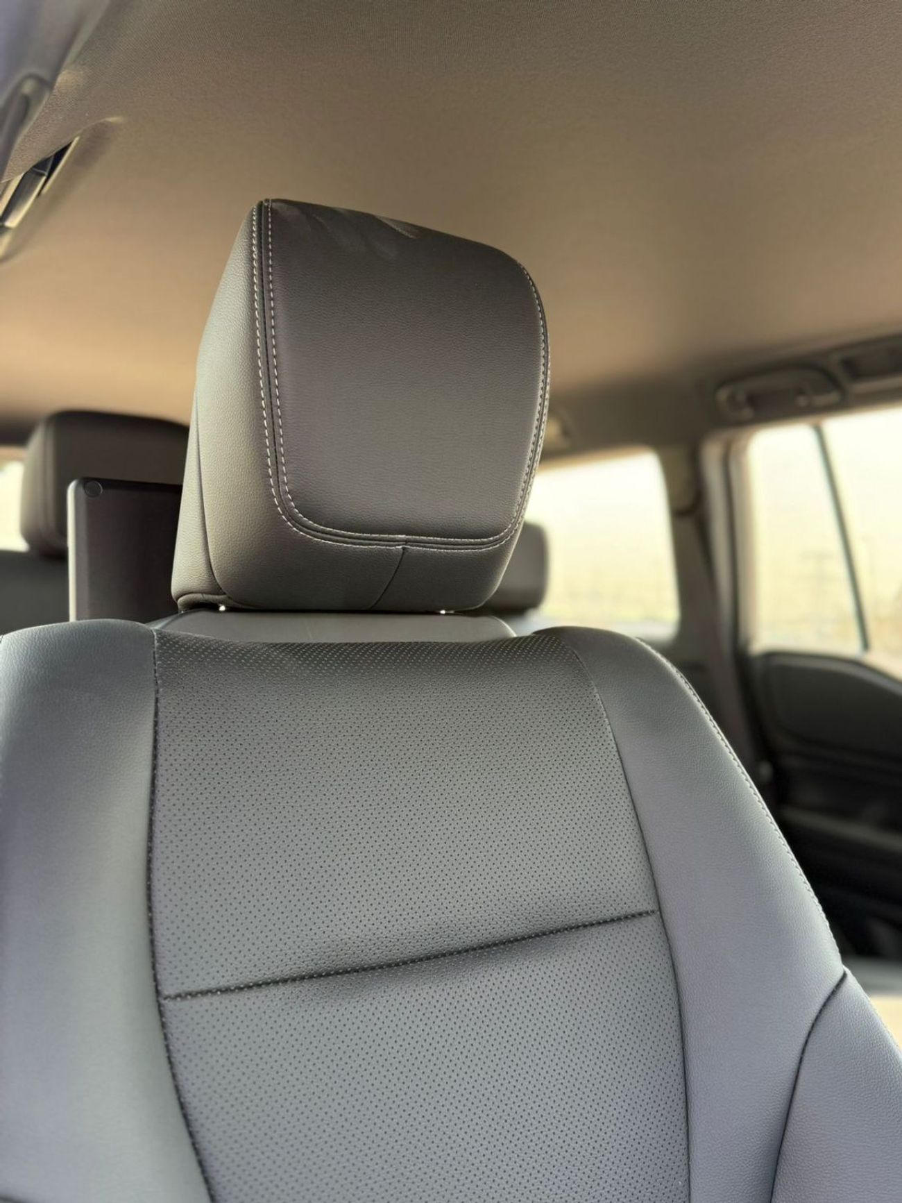 تويوتا برادو Toyota Prado 2.7L Petro engine LHD 8 seaters ,European specs export to Nigeria