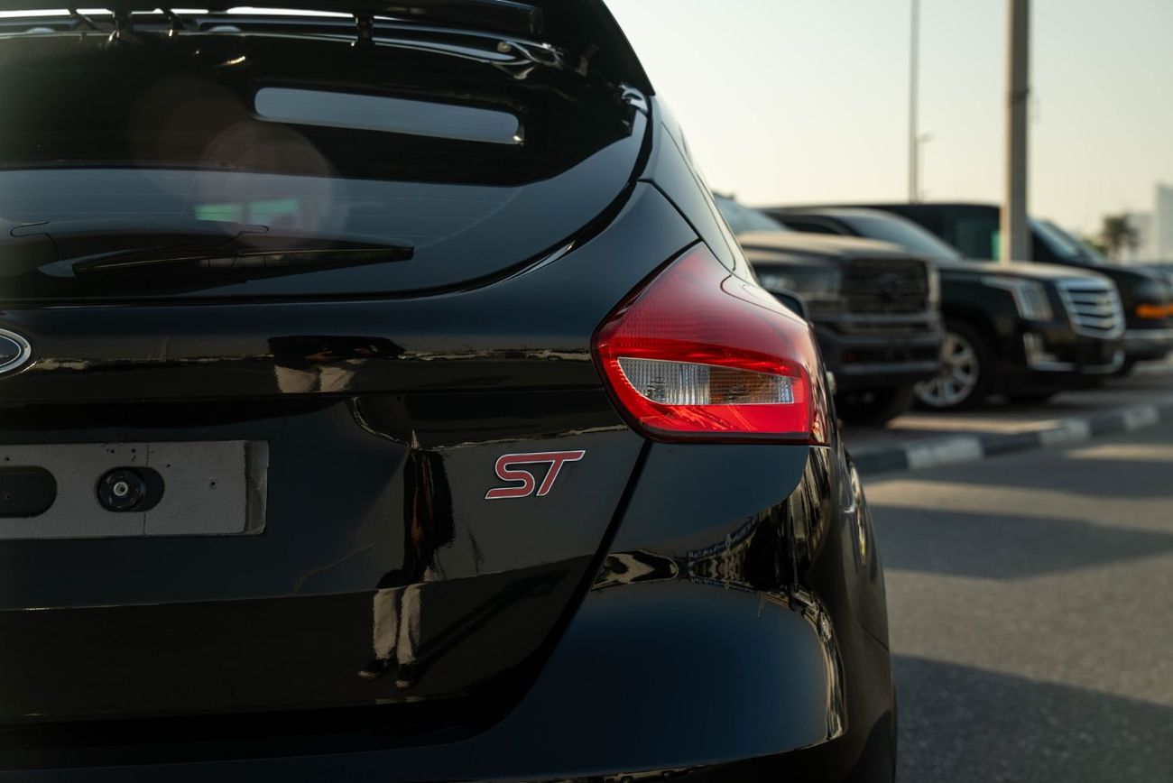 Ford Focus ST 2.0L 2018 Manual Transmission GCC Partial Service History 2.0L Turbo 4 Cylinders