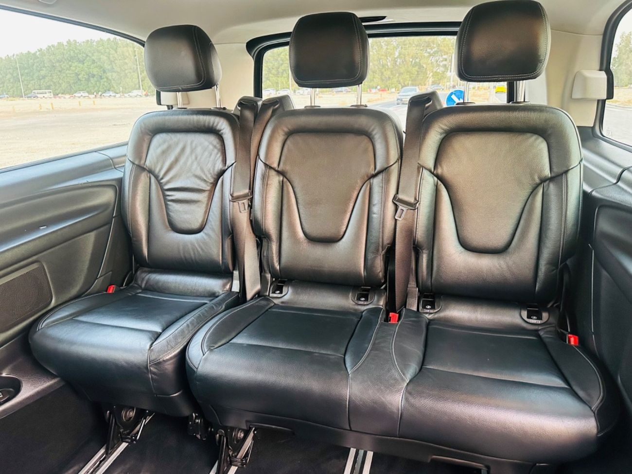 مرسيدس بنز V 250 موديل 2019 خليجي حاله ممتازه من الداخل والخارج صبغ الوكاله مالك واحد من الوكاله