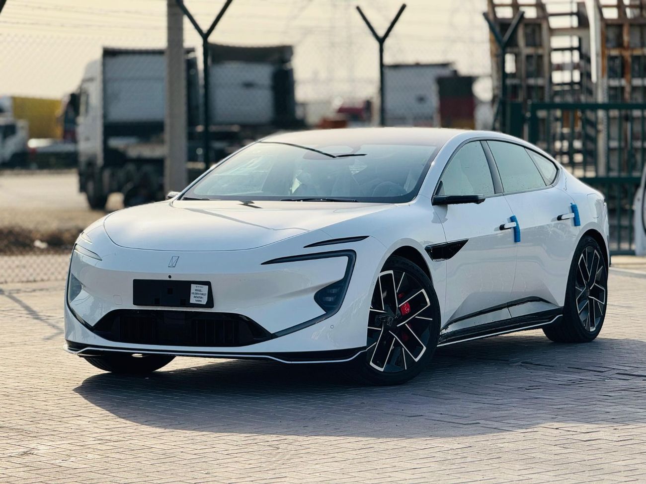 أفاتر 12 Performance AWD