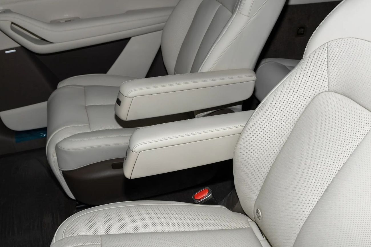 Denza N8L 2.0T three-motor hybrid