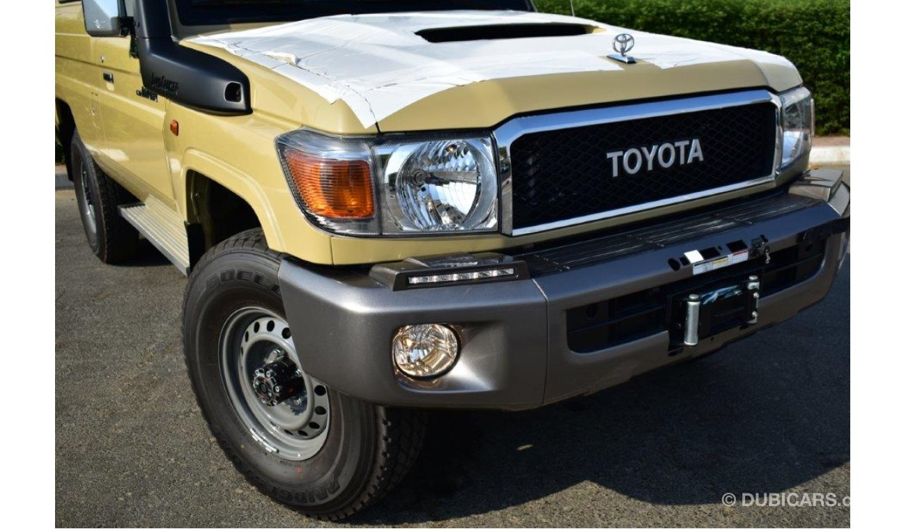 Toyota Land Cruiser Hard Top 78 LONG WHEEL BASE SPL V8 4.5L TURBO DIESEL 4WD 9 SEAT MANUAL TRANSMISSION