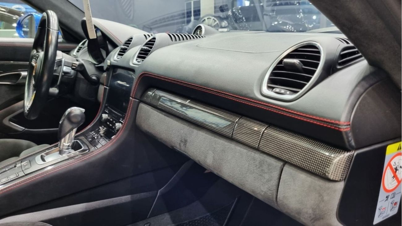 بورش كايمان 718 GTS 2.5L PORSCHE 718 CAYMAN GTS 2018 GCC FULL SERVICE HISTORY FROM PORSCHE FOR 275K AED