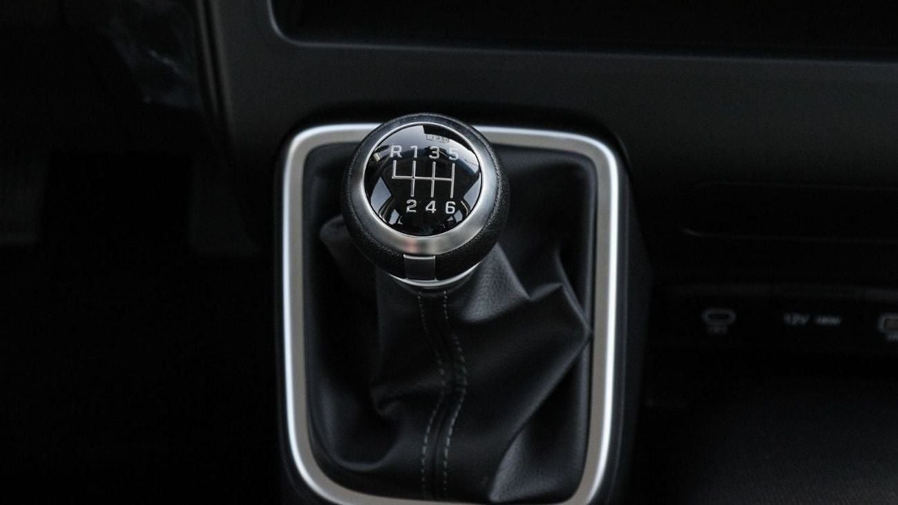 هيونداي ستاريا 2.2 Diesel 11 Seater M/T 2025 MY