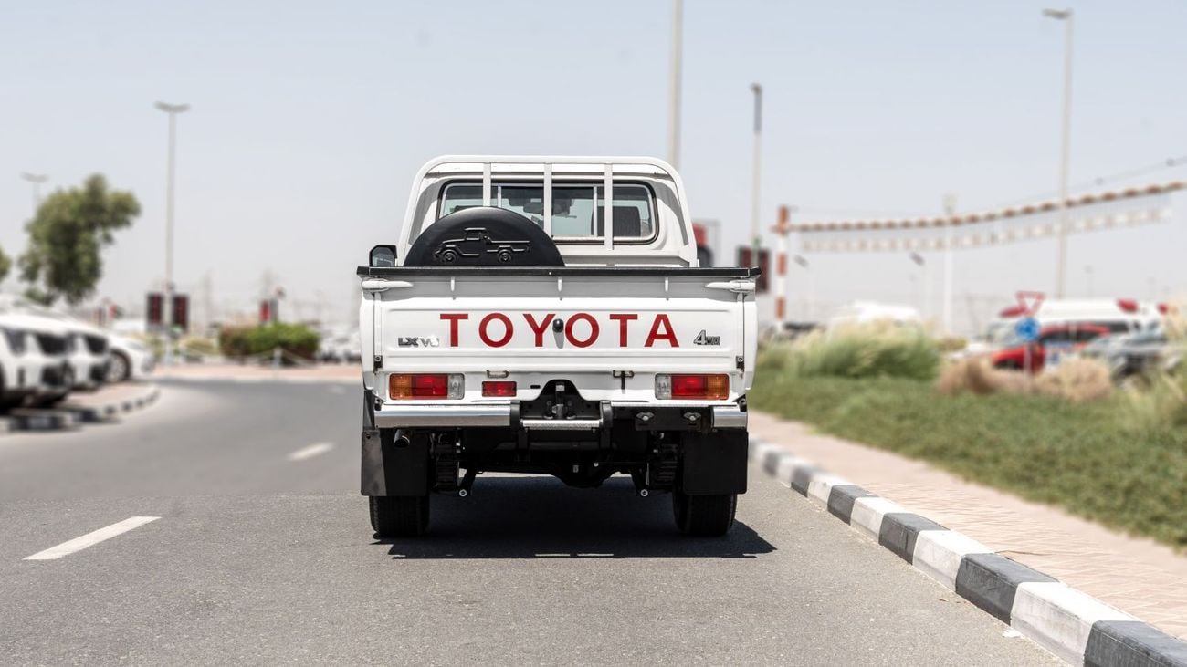 تويوتا لاند كروزر بيك آب 2026 Toyota Land Cruiser LC79 4.0L AT Petrol Full Option (White-Brown)