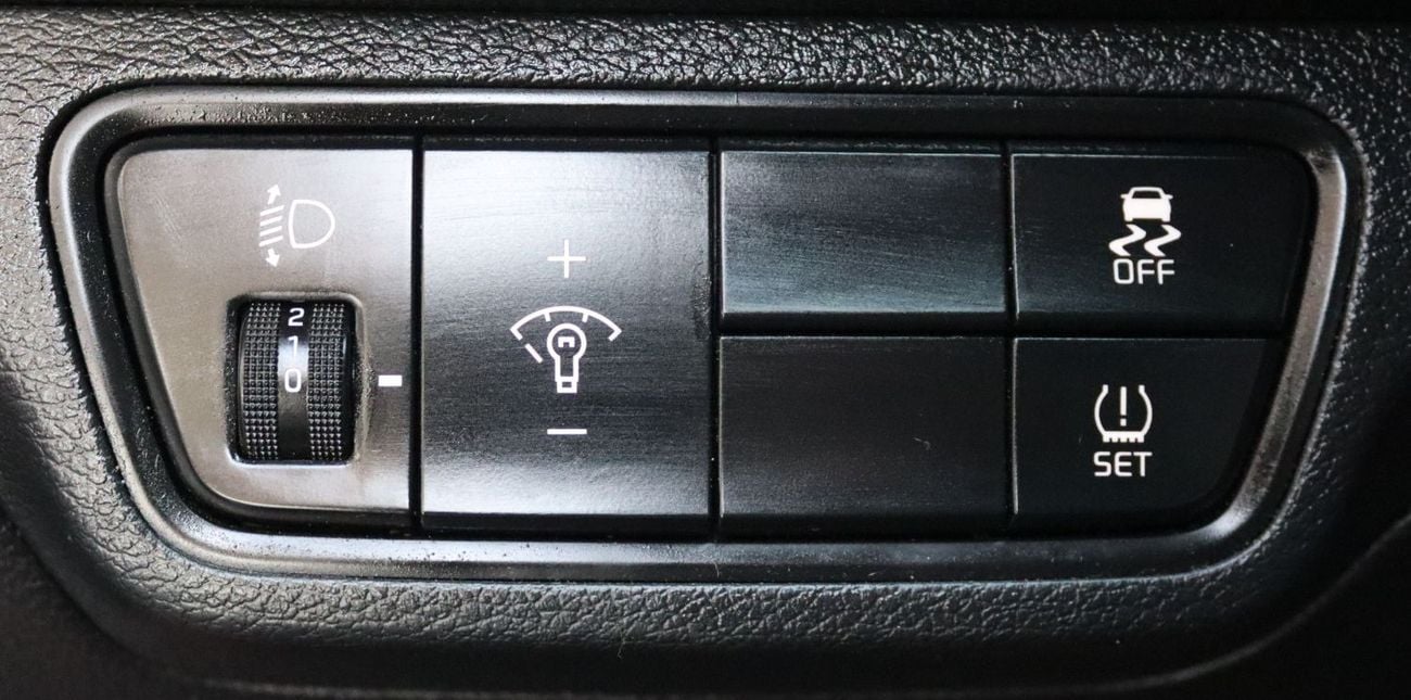 كيا سيراتو كيا سيراتو 2020  خليجى فل أوبشن  بحاله ممتازه ممشى 97000 كم بمحرك 1.6L- بسعر 38000 درهم