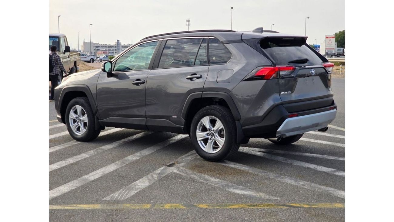 Toyota RAV4 *Offer* 2020 Toyota RAV4 XLE 4x4 AWD Hybrid Full option - UAE PASS 5% VAT Applicable for UAE Registr
