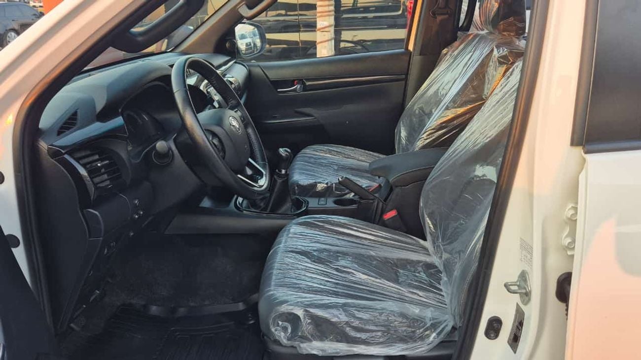 تويوتا هيلوكس S GLX 2.8L 4WD M/T Toyota Hilux 2022 V4 2.8L diesel manual clean car without accident without paint