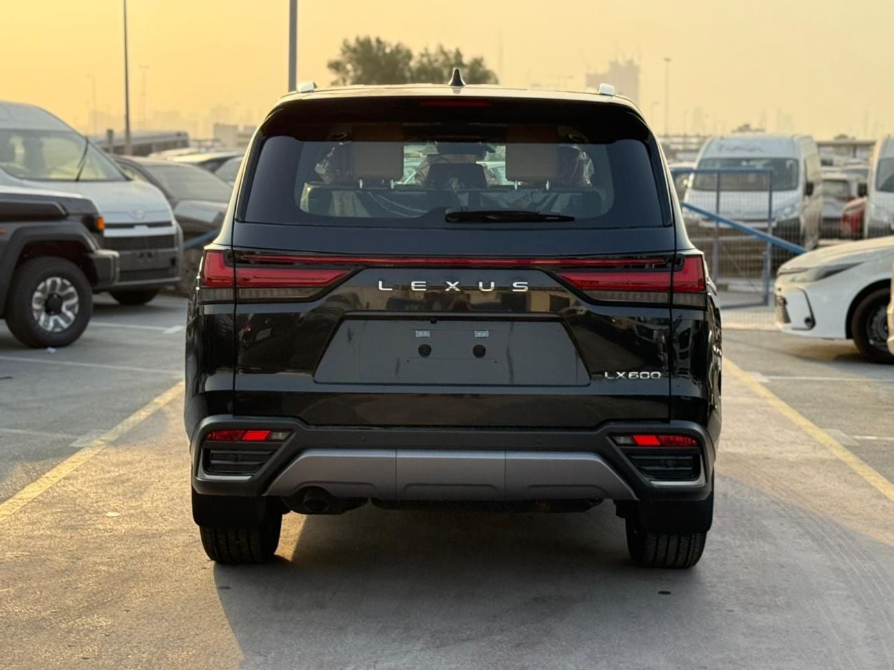 لكزس LX 600 LEXUS LX600 3.5L SUV 4WD