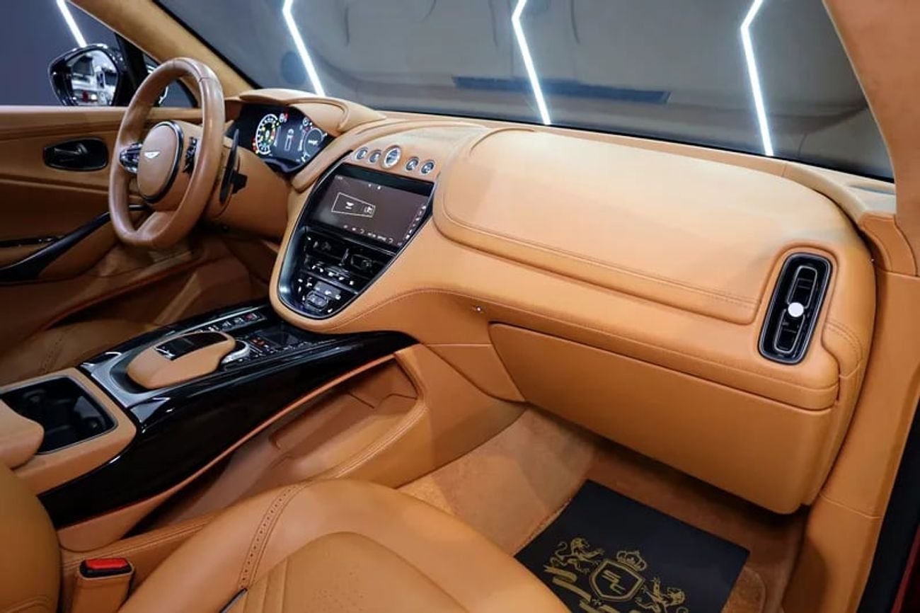 أستون مارتن DBX 550