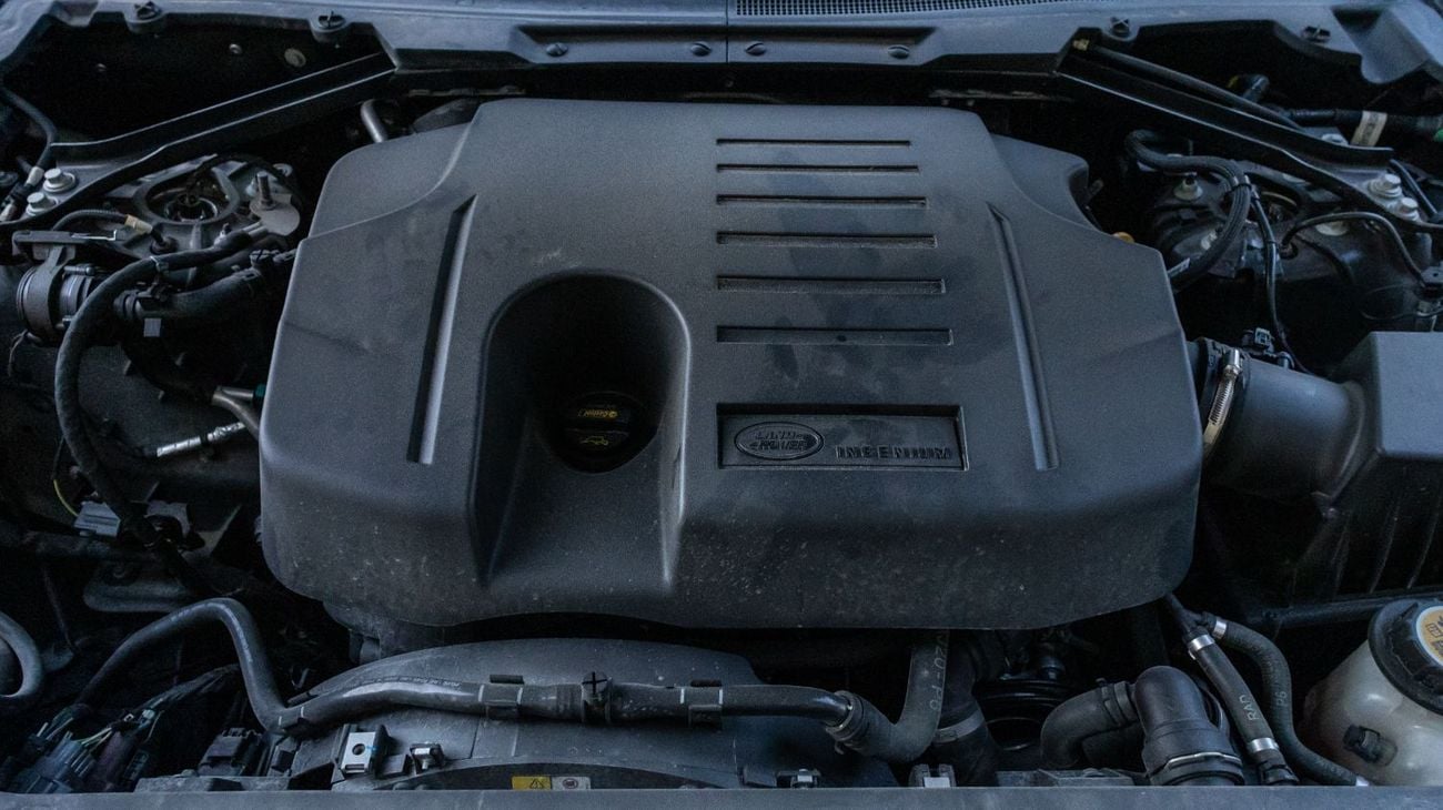 Land Rover Defender P400 110 SE 3.0L (5 Seater)