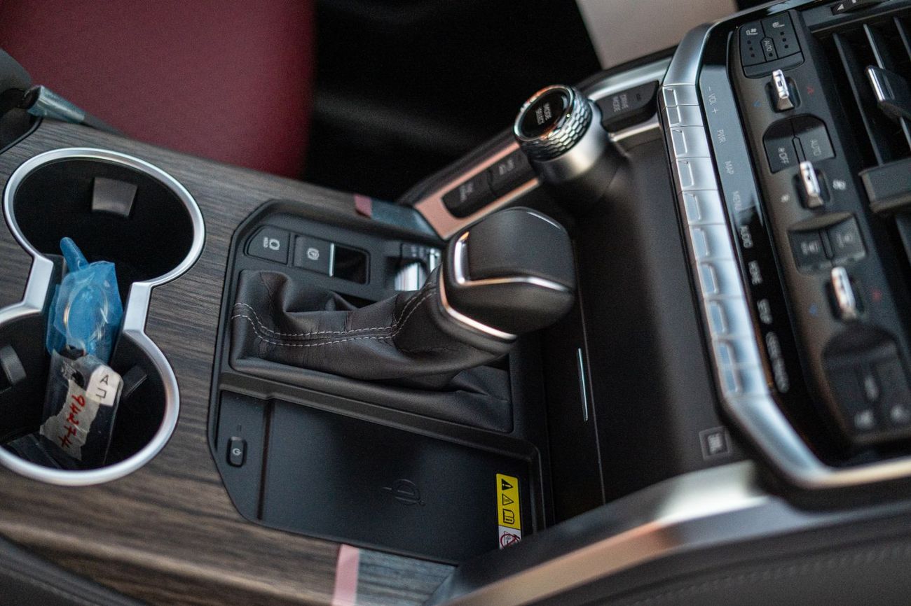 تويوتا لاند كروزر 3.3L DIESEL VXR FULL OPTION WITH RADAR