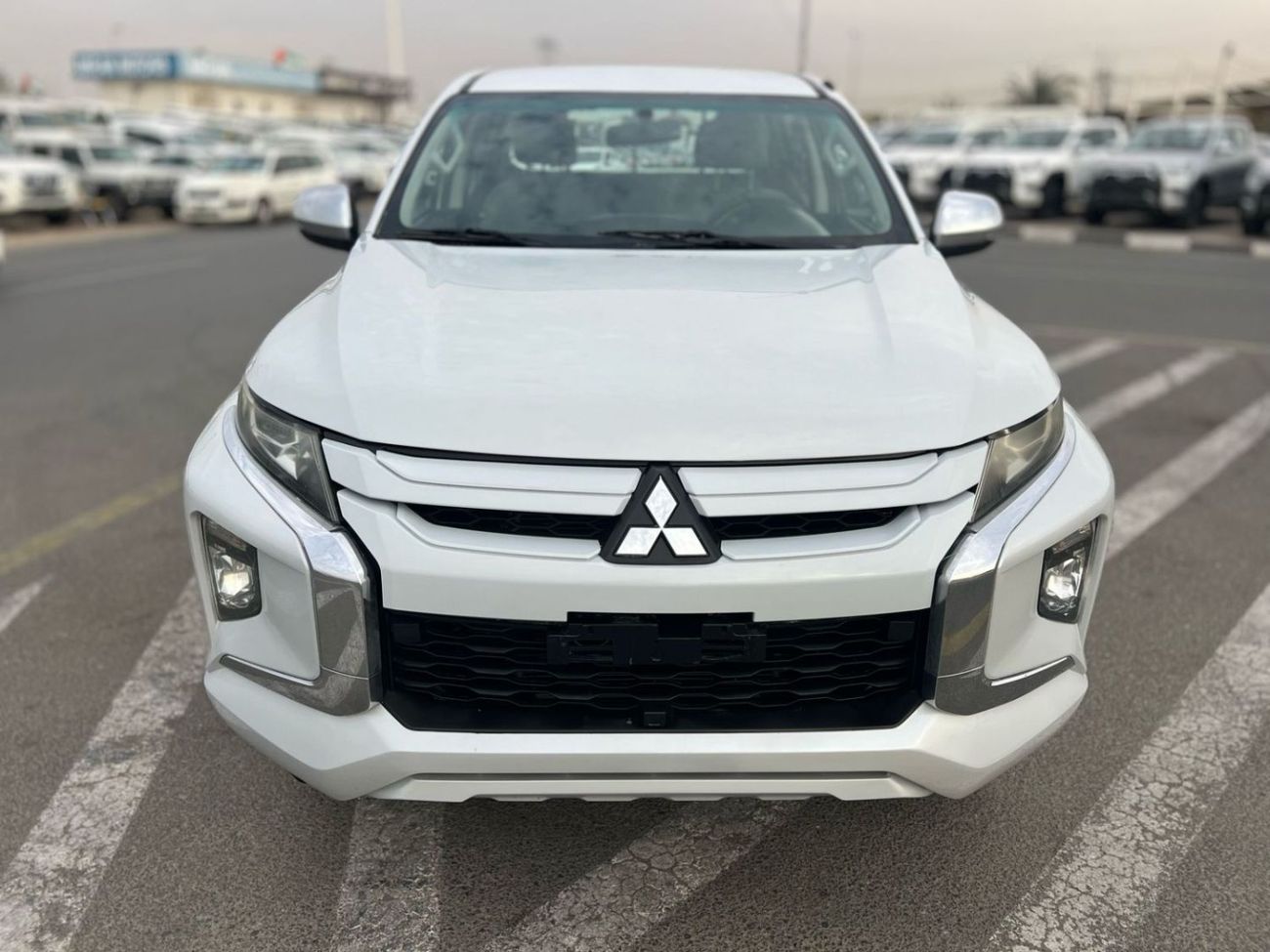 Mitsubishi L200 2019 Mitsubishi L 200 2.4L GL   Pick-Up Petrol 4X4 Manual - Power Window - Double Cabin - GCC spec