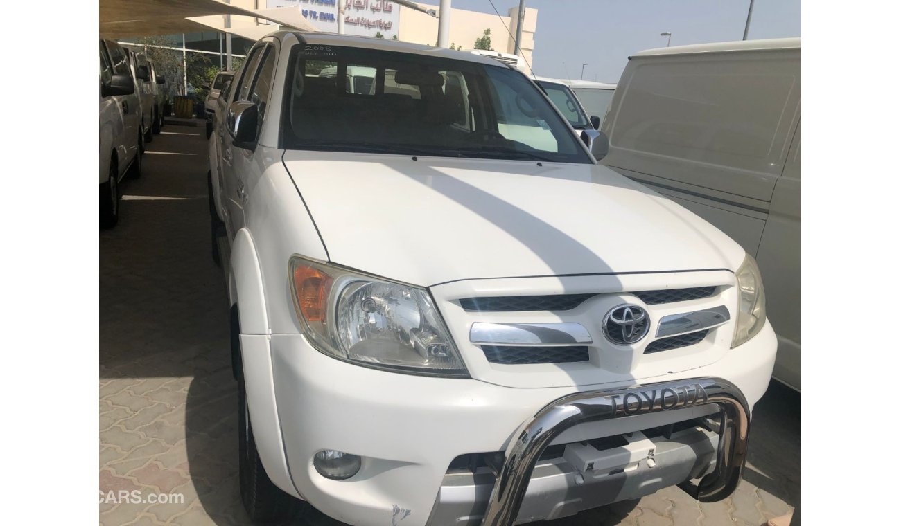 Toyota Hilux Toyota Hilux pick up 4x4 A/T, model:2008. Excellent condition