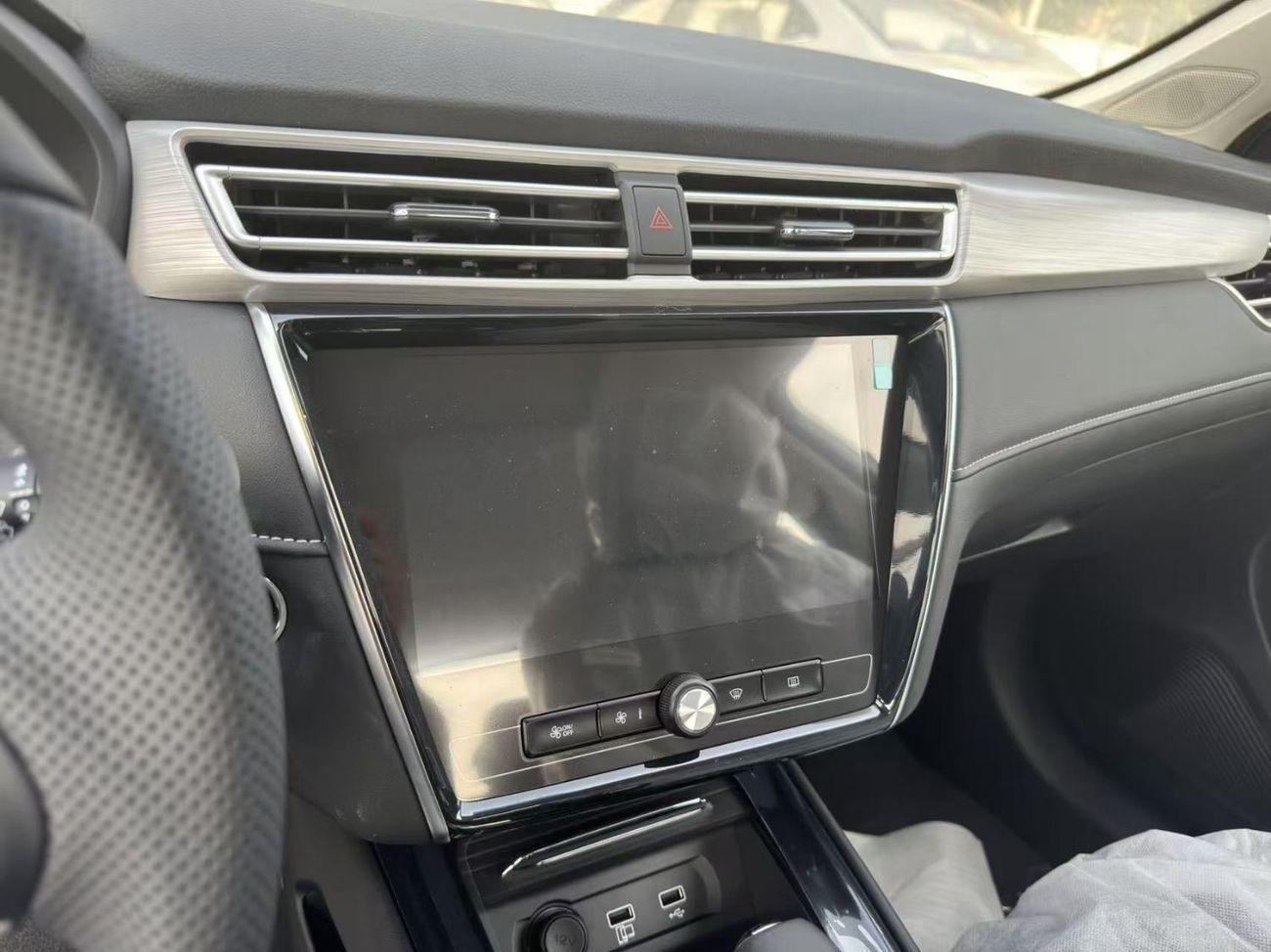 MG 5 DELUXE 1.5L A/T 2024 Full-option with Sunroof WHITE | Export or Wholesale