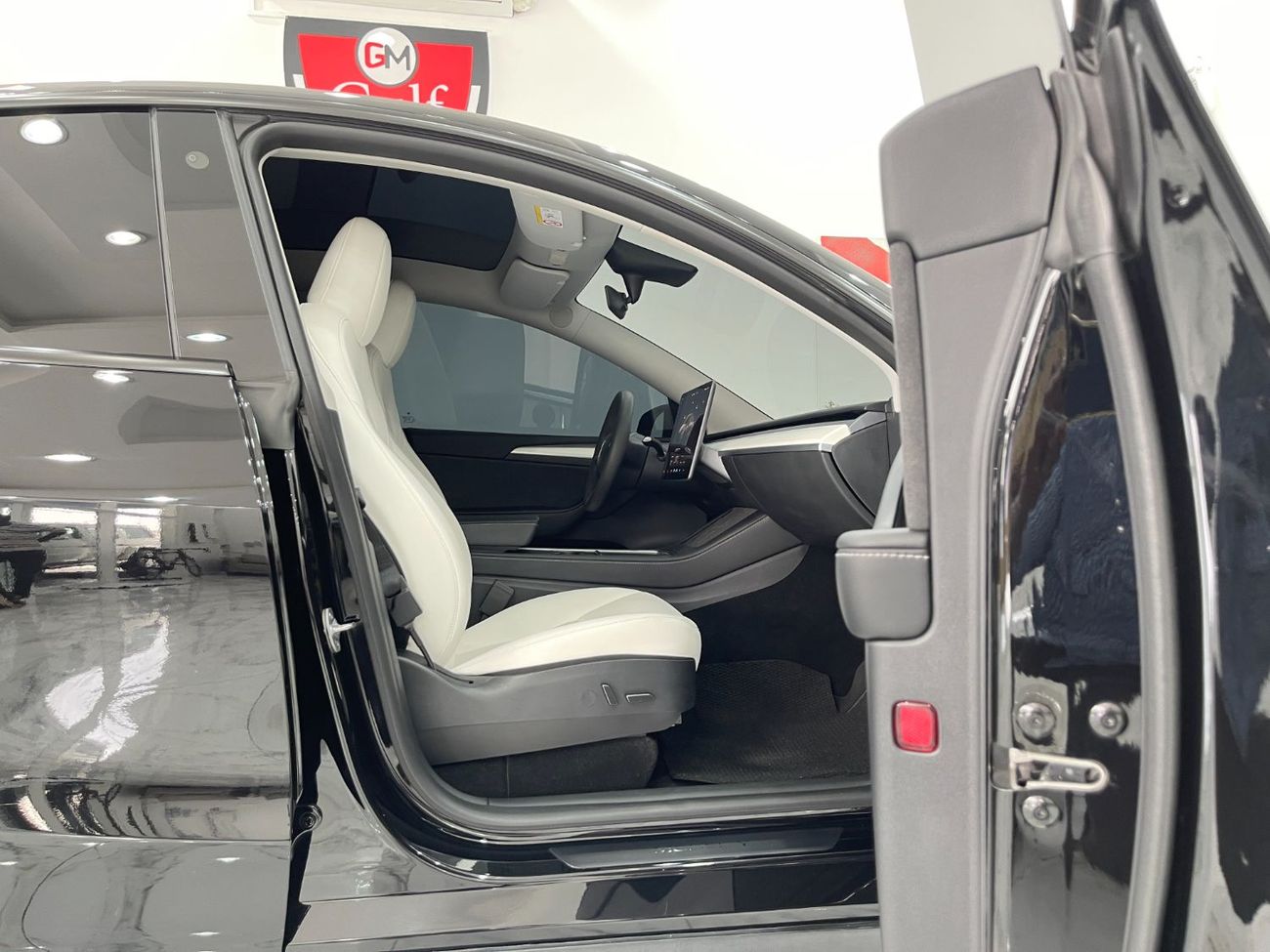 Tesla Model Y LONG RANGE AWD GCC SPECIFICATION -TESLA CENTRE DUBAI