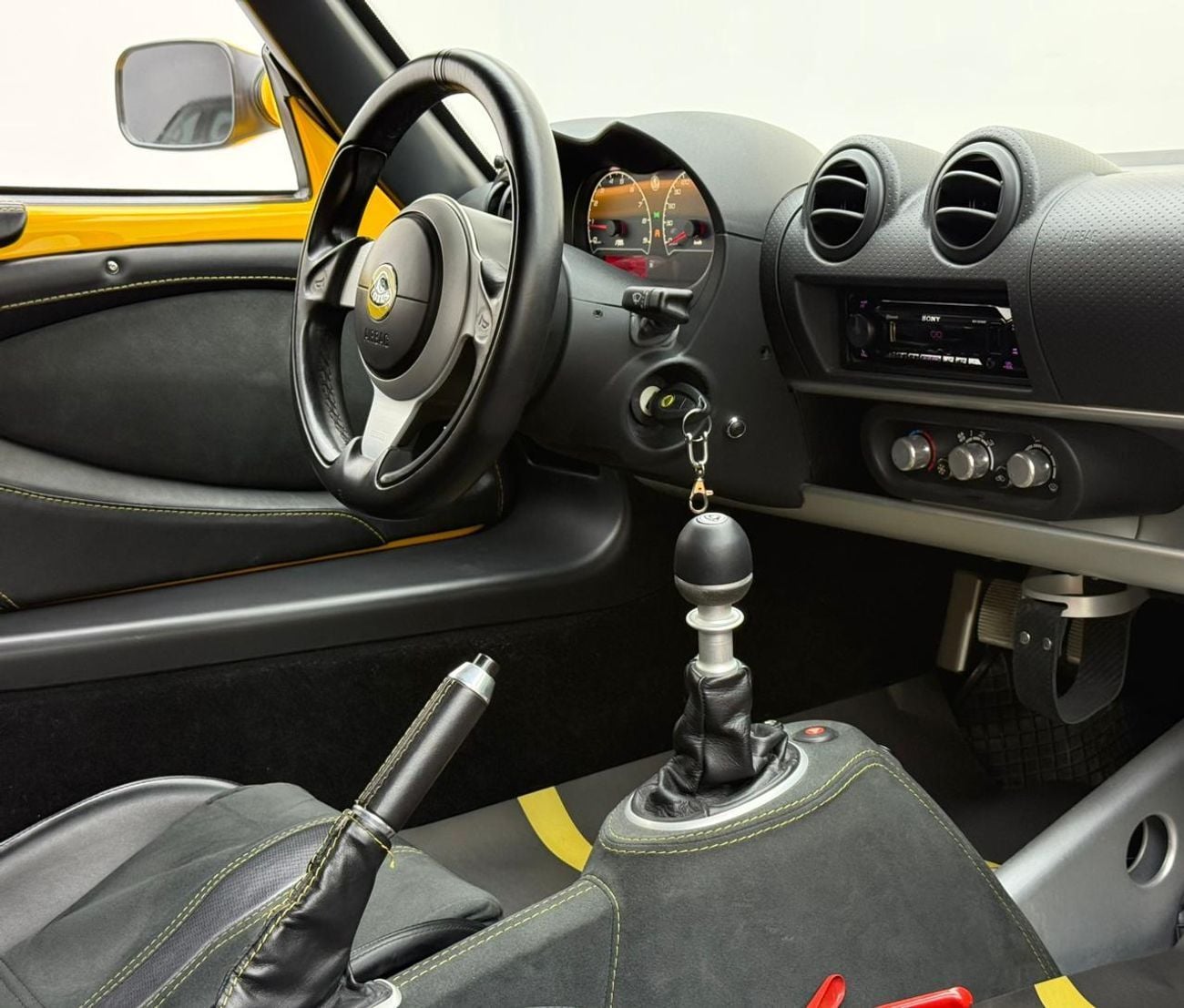 Lotus Exige S 2015 Lotus Exige, Full Lotus Service History, Very Low Km, Excellent Condition, GCC