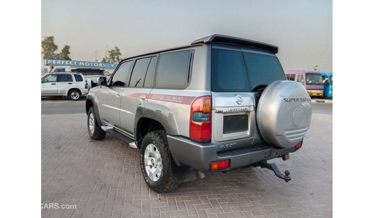 نيسان باترول سوبر سفاري NISSAN SAFARI RIGHT HAND DRIVE (PM1437)